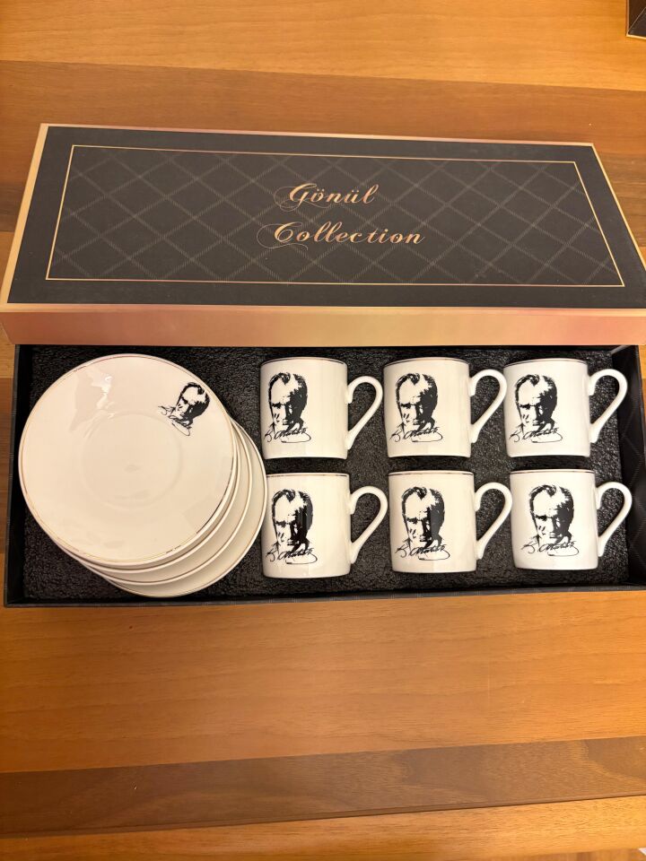 Atatürk İmzalı ve Portreli 6 Kişilik Kahve Fincanı Takımı