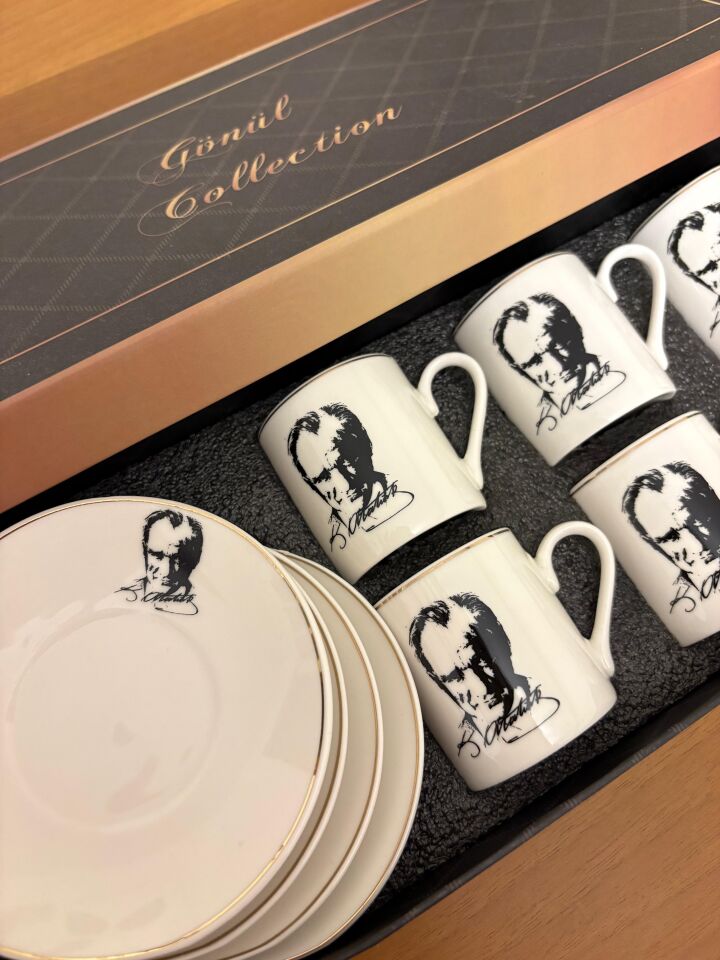 Atatürk İmzalı ve Portreli 6 Kişilik Kahve Fincanı Takımı