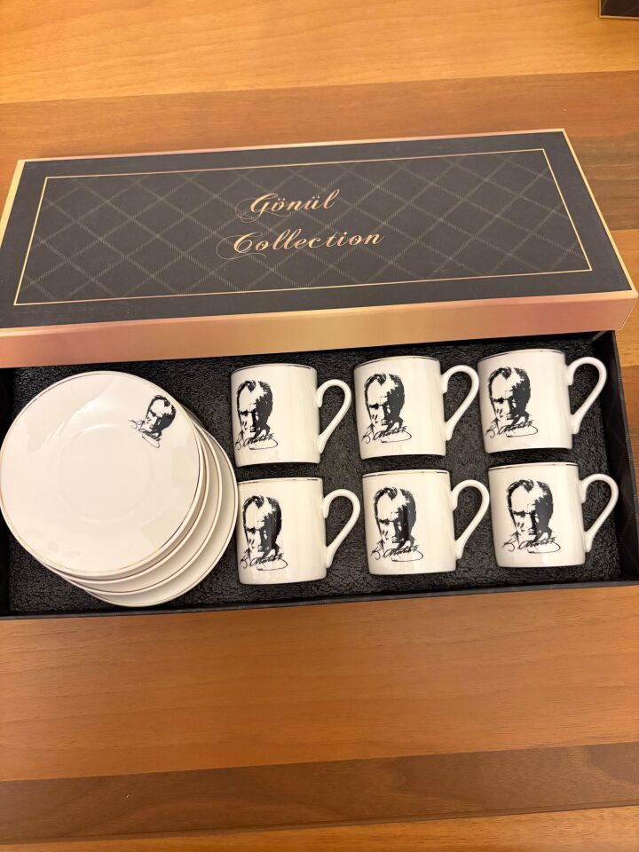 Atatürk İmzalı ve Portreli 6 Kişilik Kahve Fincanı Takımı