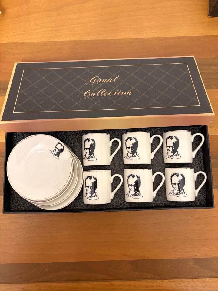 Atatürk İmzalı ve Portreli 6 Kişilik Kahve Fincanı Takımı