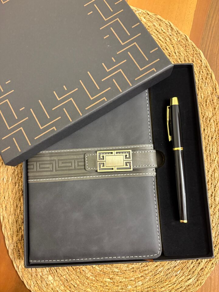 Premium Deri Defter ve Metal Kalem Hediye Seti – Özel Kutulu