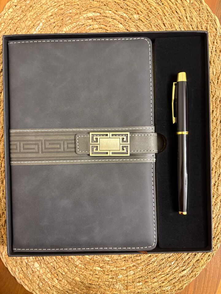 Premium Deri Defter ve Metal Kalem Hediye Seti – Özel Kutulu